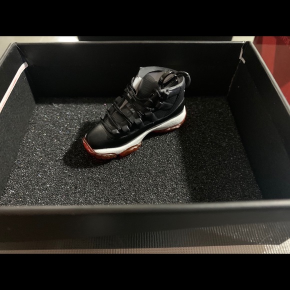 AirPod Case - Picture 4 of 9